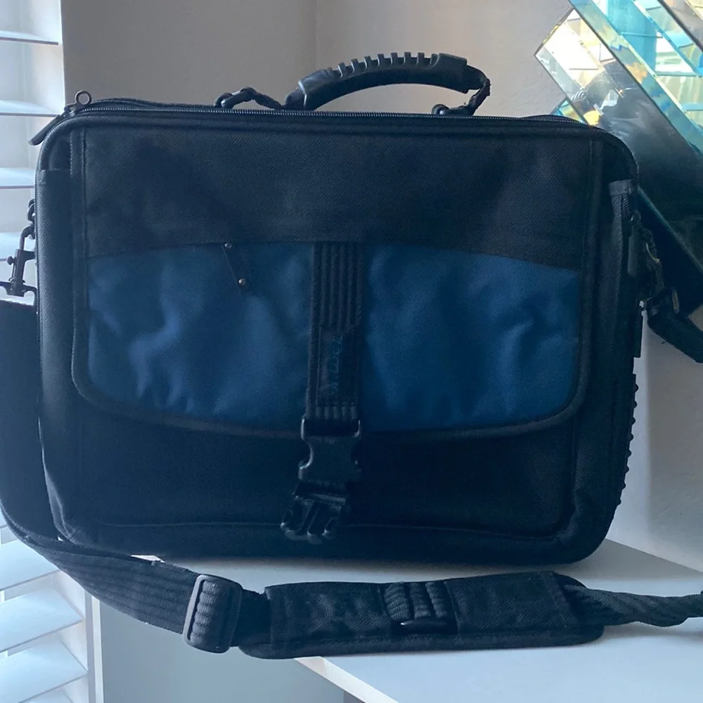 Targus Laptop Padded Shoulder Case